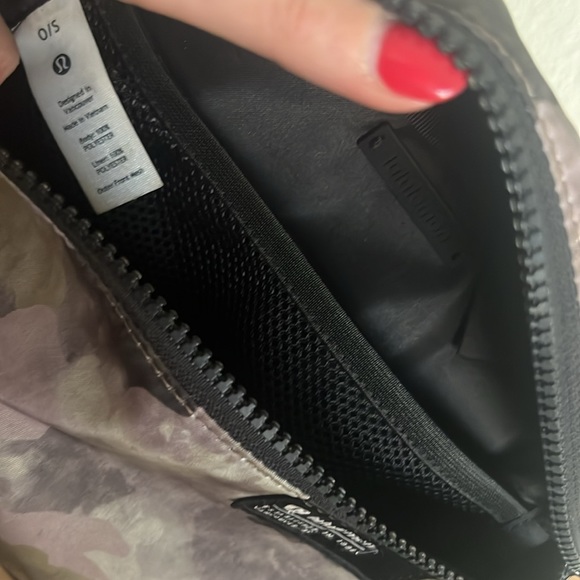 Lululemon Belt bag. Camo print, EUC - Picture 5 of 7